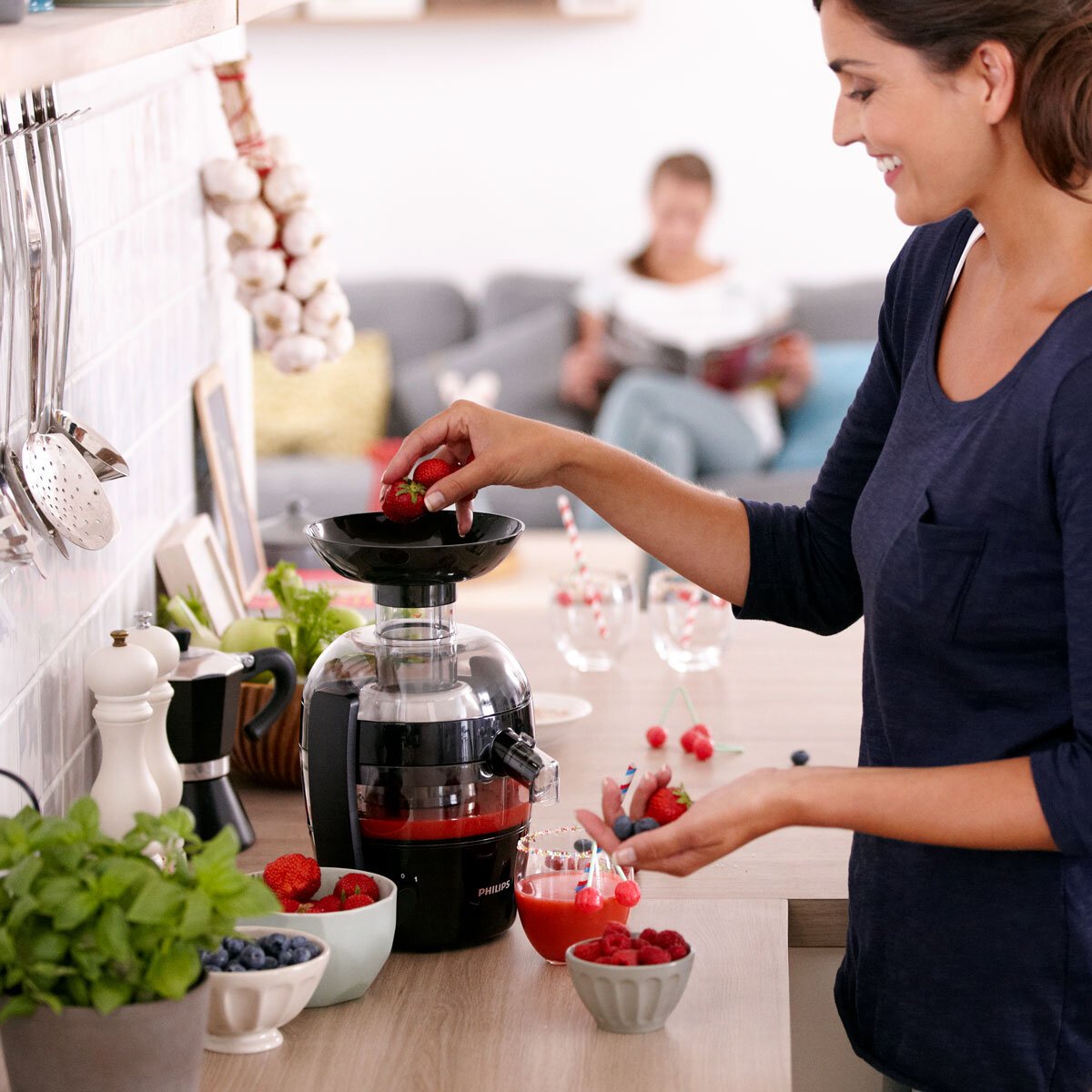 Philips Viva Juicer in Black HR1855/70 - Image 5