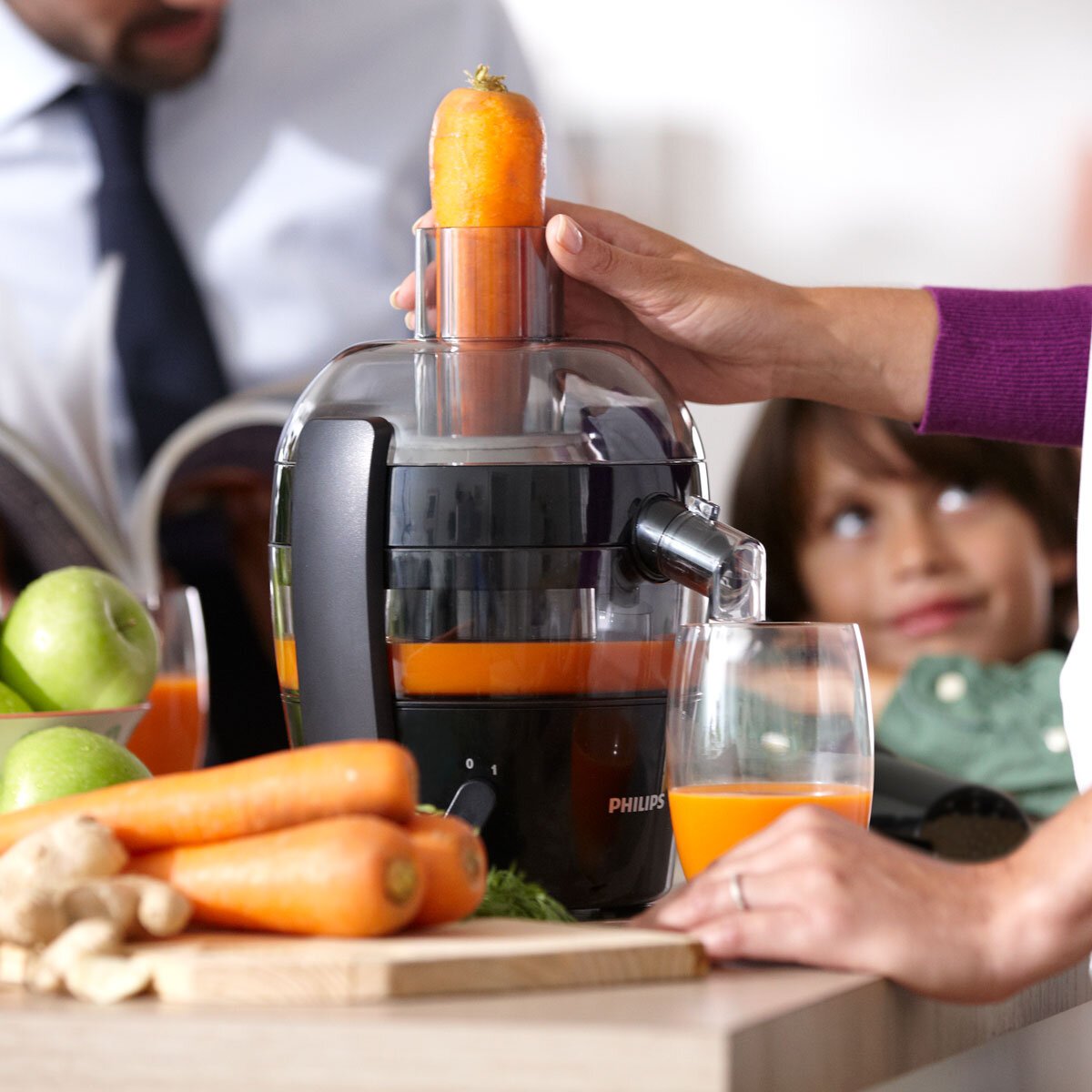 Philips Viva Juicer in Black HR1855/70 - Image 4